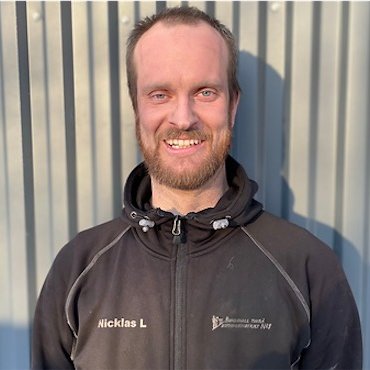 <b>Nicklas Lindstein</b><br>
<i>Skorstensfejare</i><br>
072-601 04 89